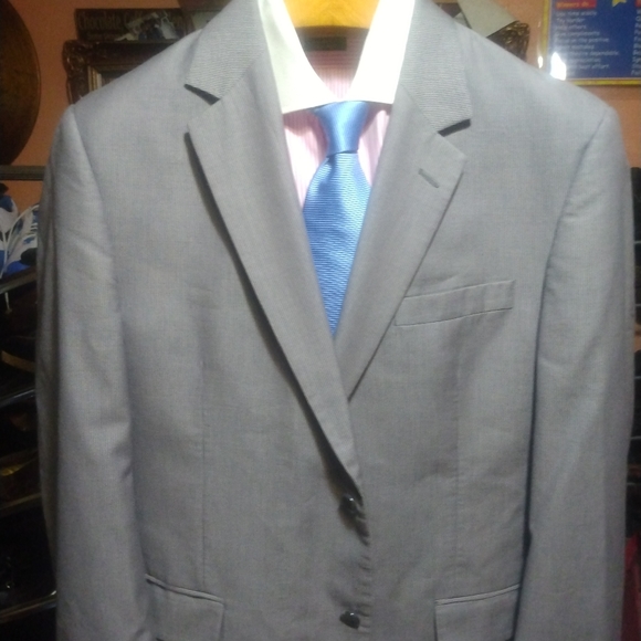 Jos A Bank Light Gray Pencil Stripe 2Btn/1Vent Suit Size 44R W38 Inseam28 - Picture 2 of 10